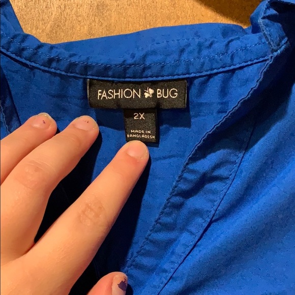 Button down - Picture 2 of 3